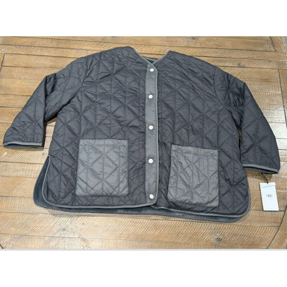 UGG Women's Amilea Reversible Black/Gray Faux Fur Quilted Jacket - Size M - NWT - Picture 1 of 2